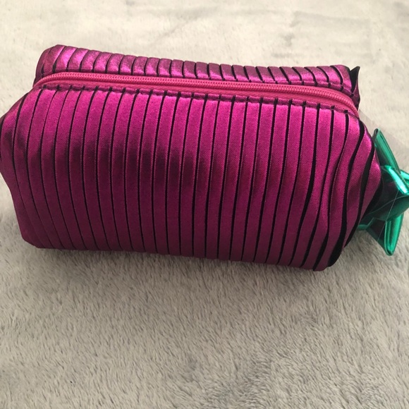 🎁 MAC Cosmetic 3 pcs set - Rare find - Brand New - Picture 4 of 5